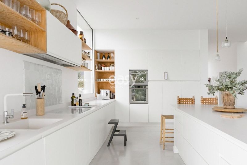 Private location available for rent specifically intended for advertising purposes and commercial filming