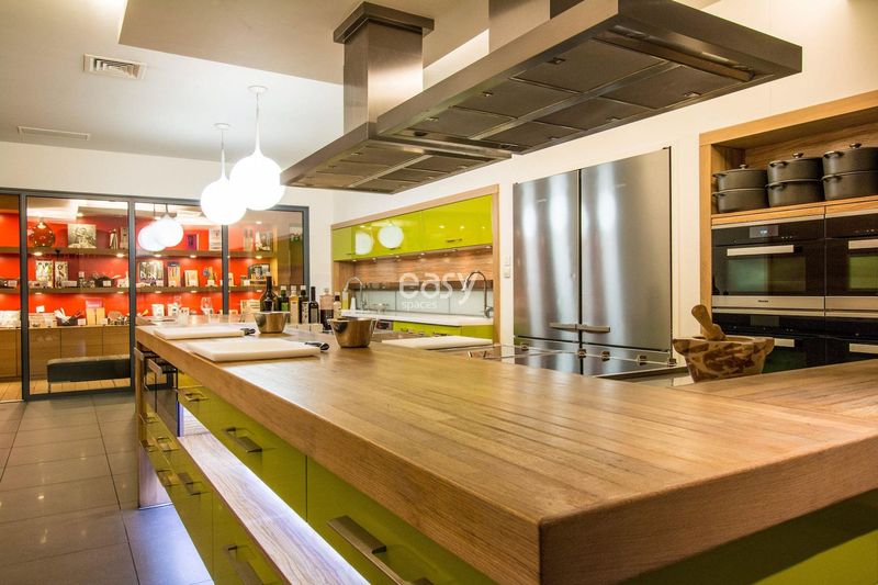 venue with a fully equipped kitchen available for event hosting in Paris, FRANCE