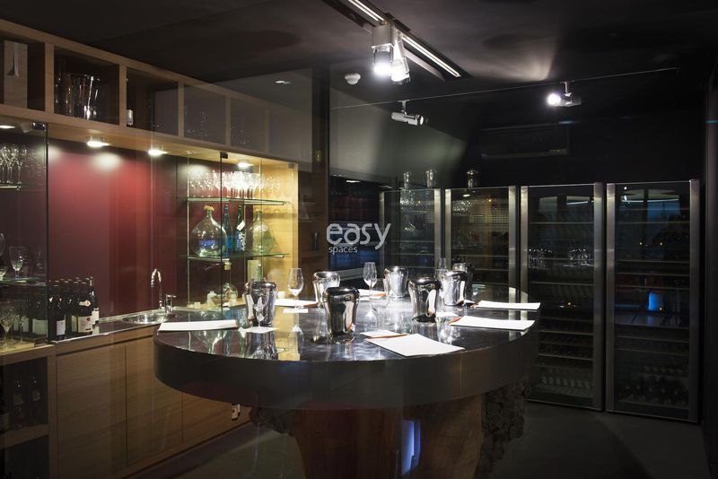 Venue with a Bar Suitable for Hosting Events in Paris, France