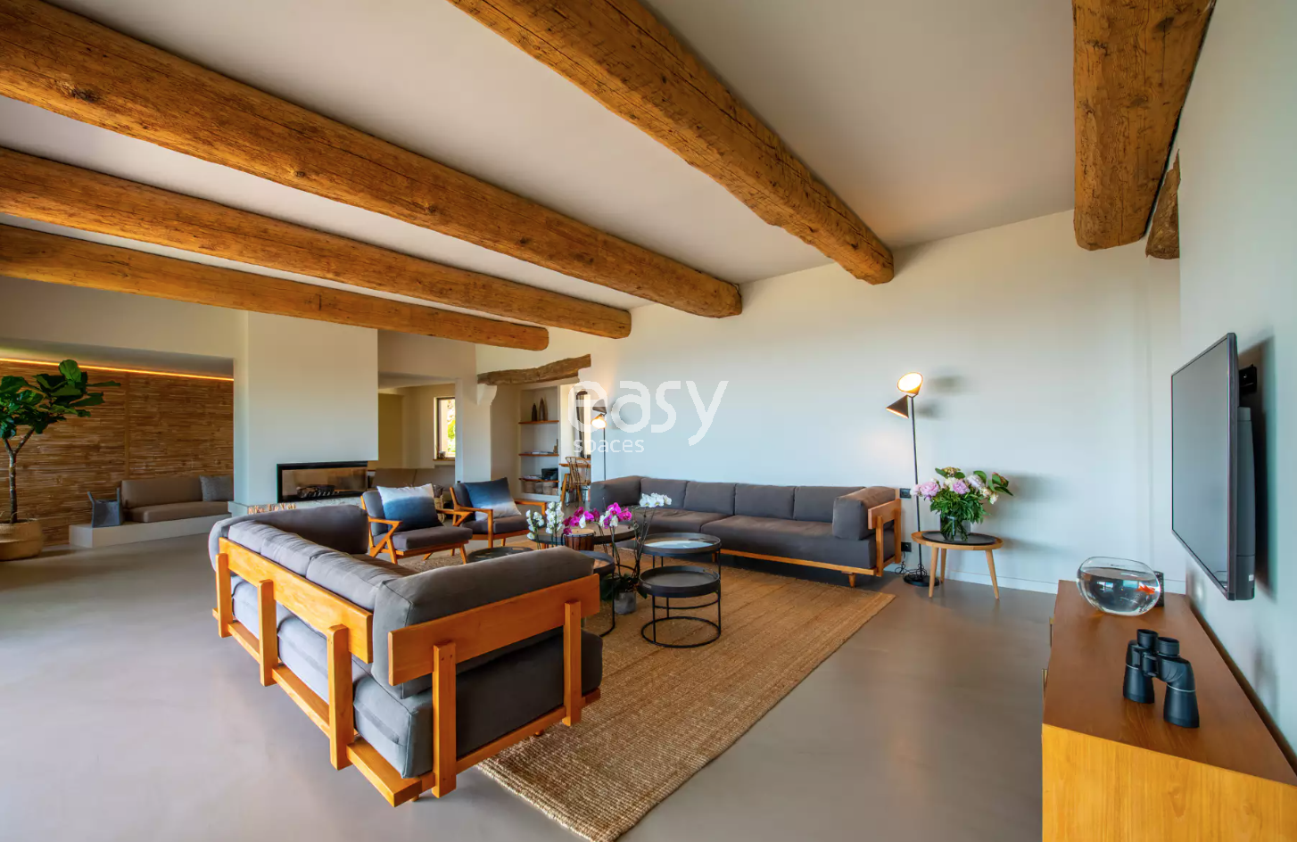 rent an unusual and unique house located in the Var region of FRANCE