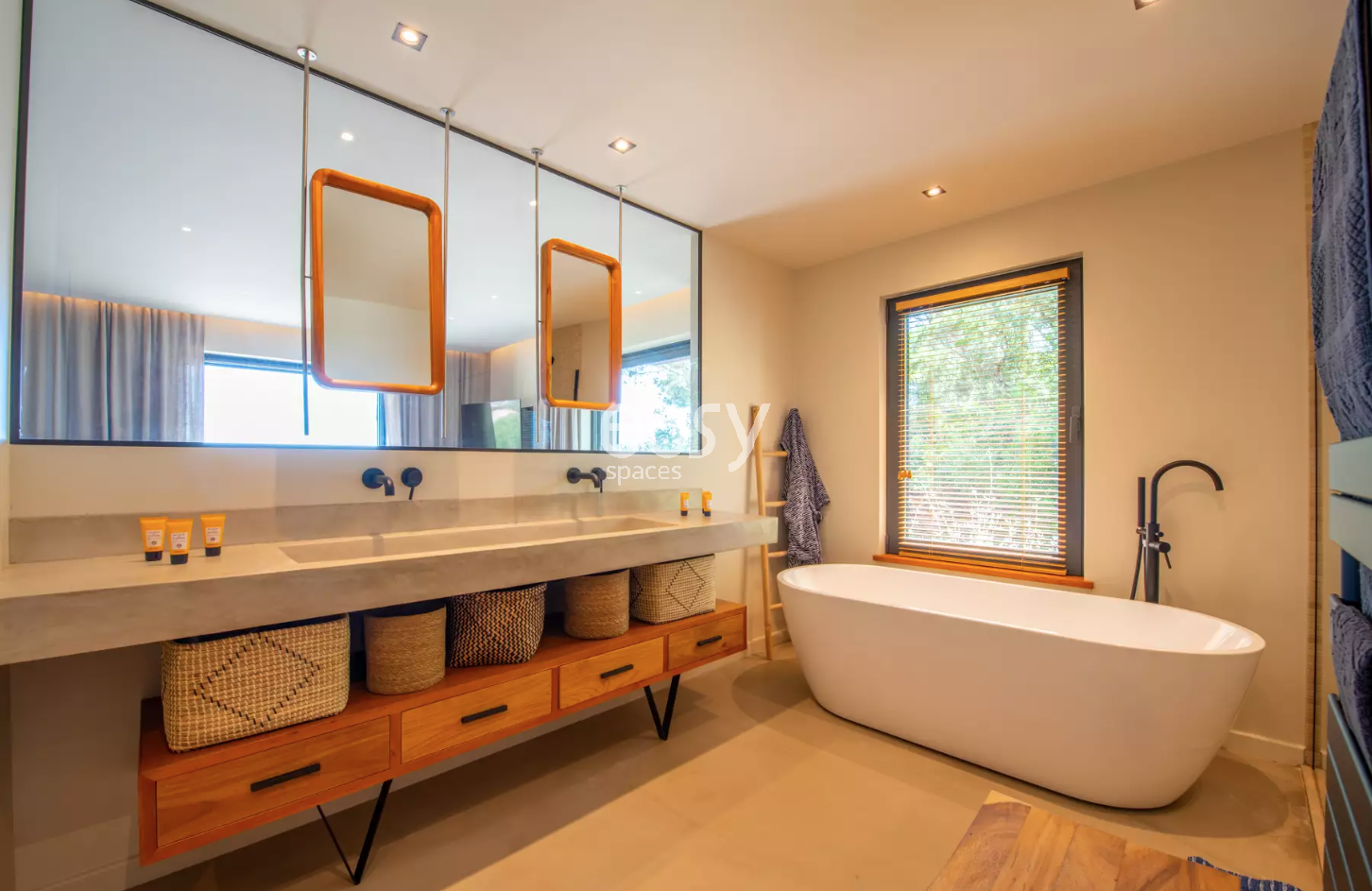 Exceptional Stone Villa with Stunning Sea View Perfect for Photo Shoots and Filming Projects in the Var Region