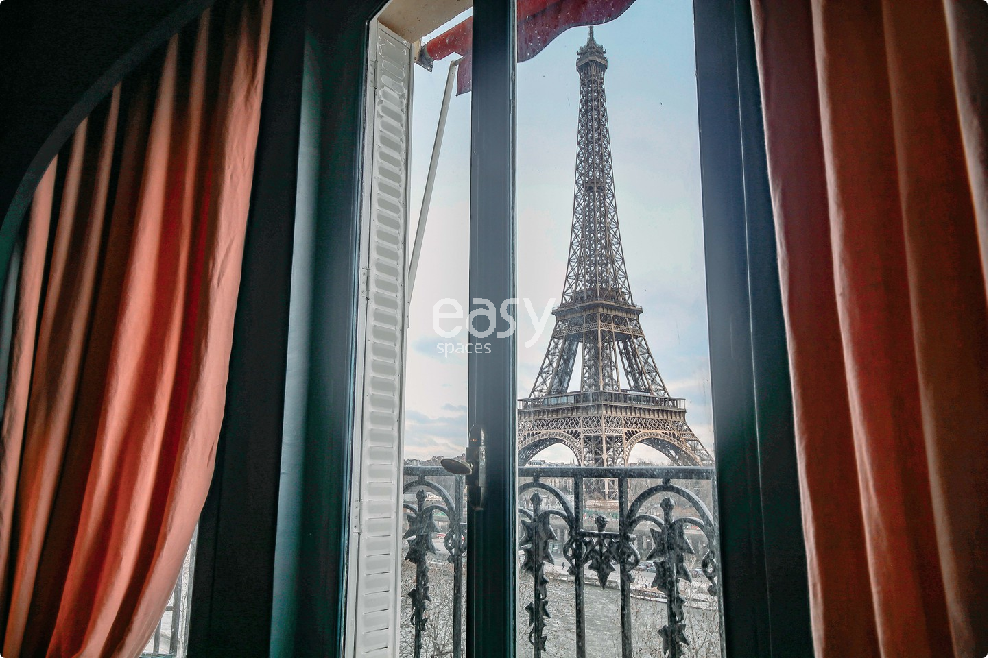 photography location with an exceptional view overlooking the iconic eiffel tower in the city of paris