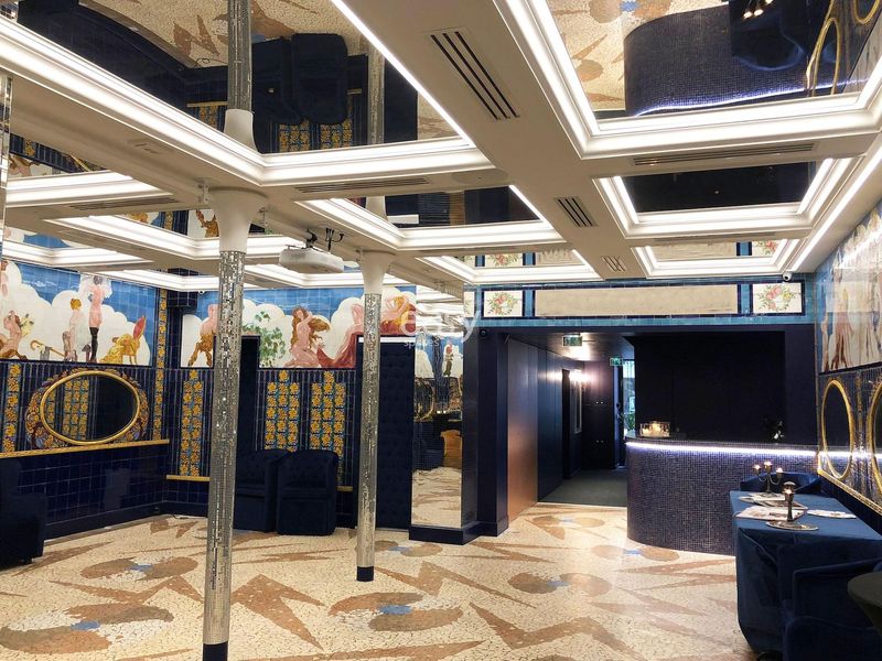 venue rental location for a cocktail party in Paris, France with ideal atmosphere and amenities