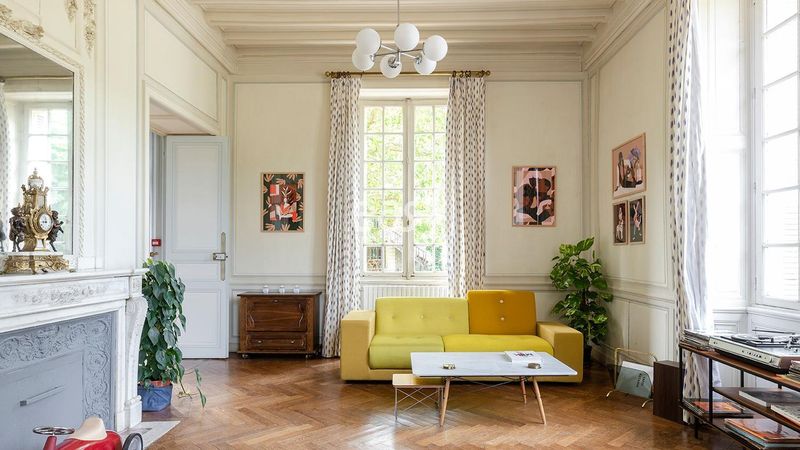 Location of the photoshoot set in the beautiful city of Nantes