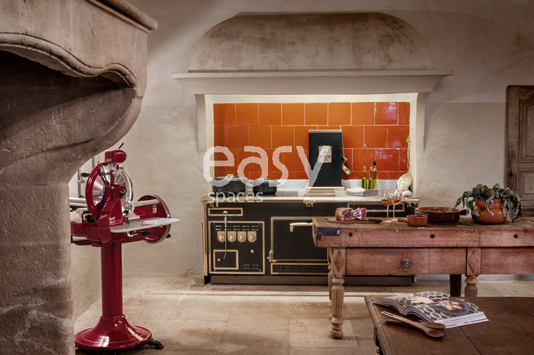 Scenery and Set Rental Services for Professional Film Productions Across the Entire South of France in the PACA Region and Var Department 83