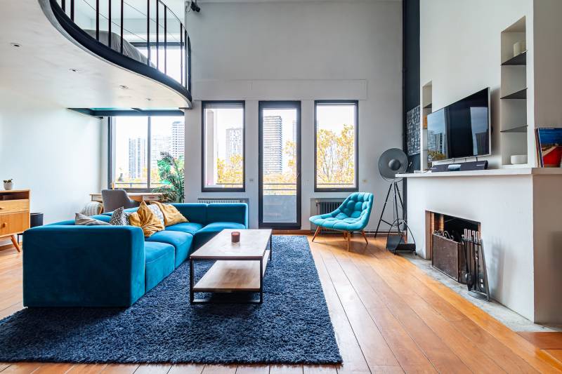 beautiful and spacious bathroom perfectly designed for professional photoshoots in Paris FRANCE