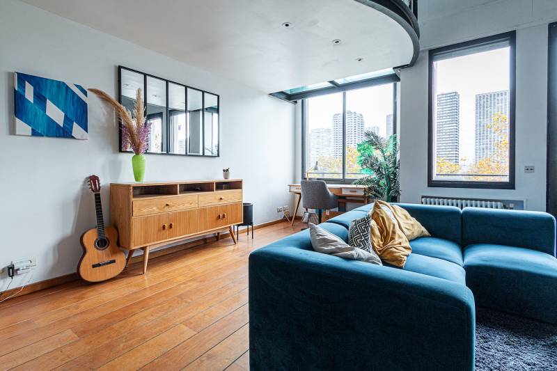 agency specializing in filming locations throughout Paris, FRANCE