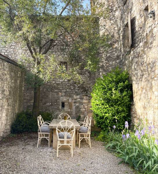 countryside decor setting prepared for a professional photoshoot in the PACA region of FRANCE