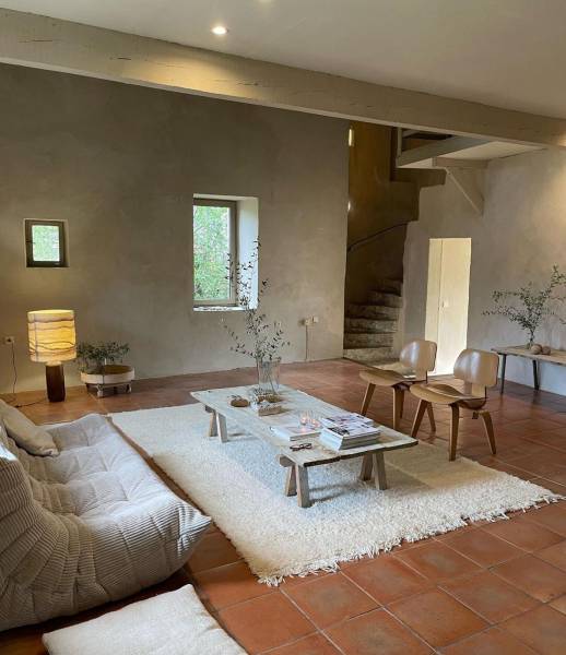 location of a stylish and elegant photo shoot campaign in FRANCE with a sophisticated ambiance