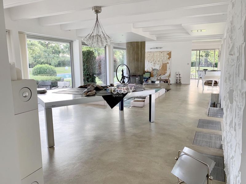 Private villa located in FRANCE available for photo shoots and rentals