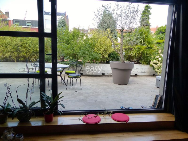 Outdoor shooting location with beautiful surroundings in Lille city area