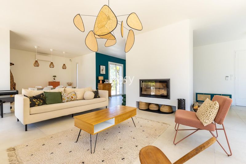 Renting Out Your House for a Professional Photo Shoot in the City of Marseille in France