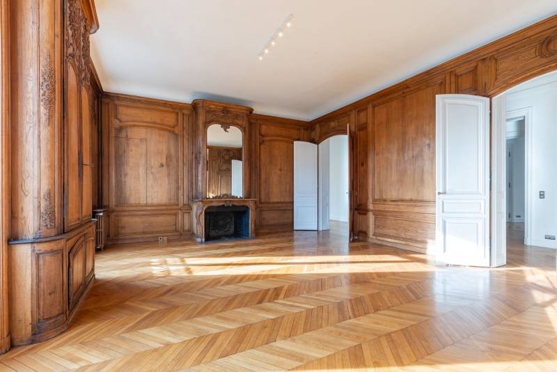 Unusual and Exceptional Place Available for Rent for a Prestigious Showroom in Paris, France