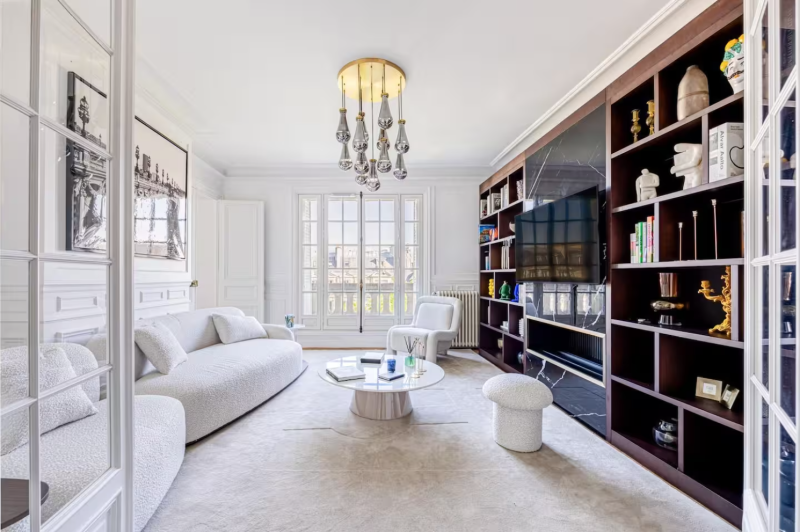 Rent an authentic and elegant Haussmann-style setting perfect for interviews in PARIS, FRANCE