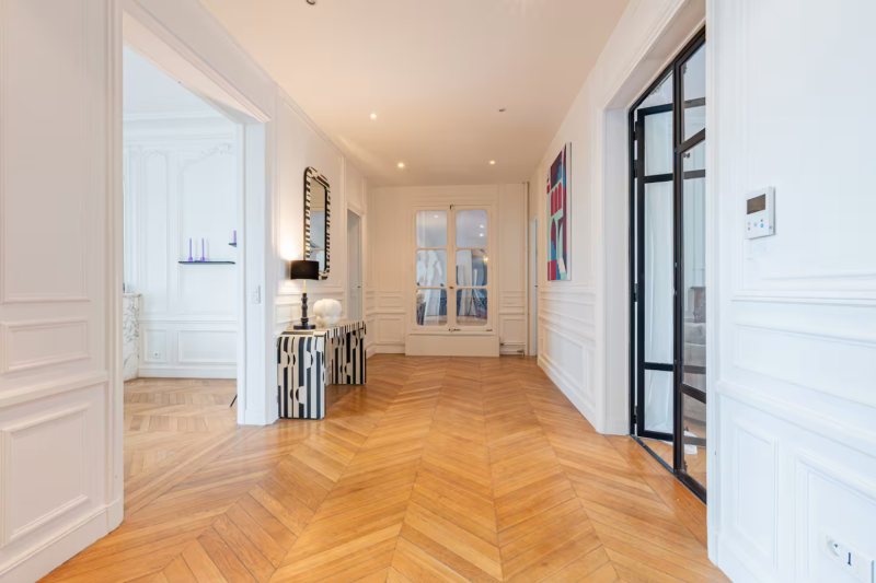 Location scouting and identification of photoshoot sites in Paris, FRANCE