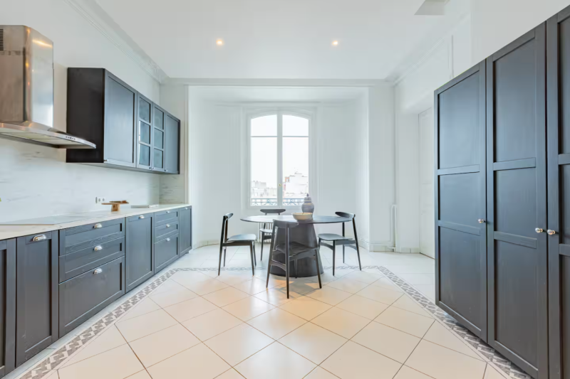 rent a Haussmann-style apartment with a balcony for a photo shoot in Paris, FRANCE