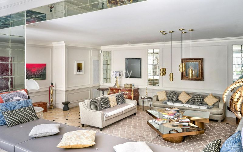 private apartment specifically designed and available for professional photo shoots in Paris FRANCE