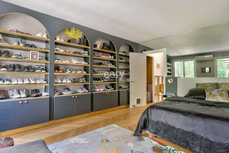 Filming location situated in the very heart of Paris, France city center