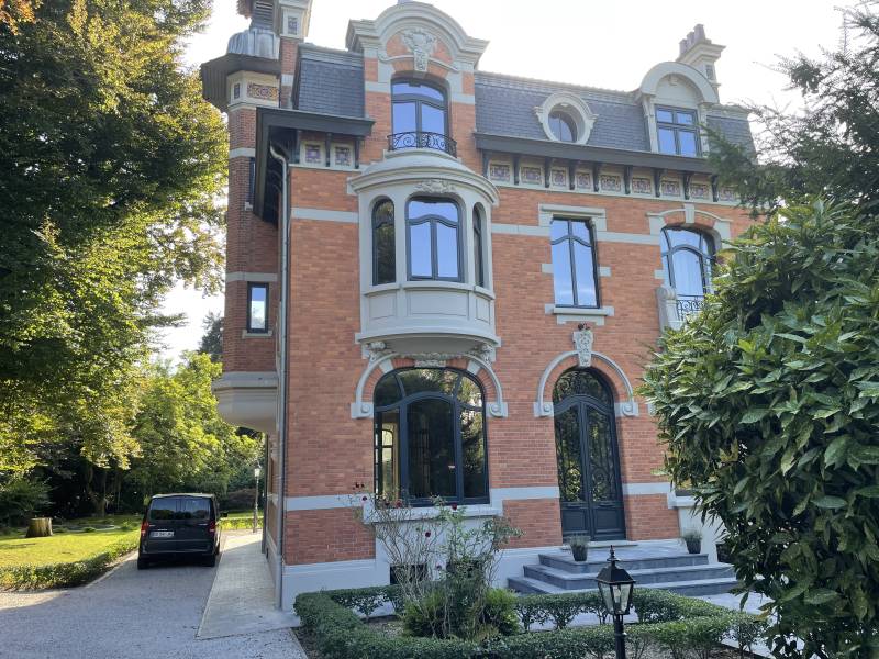 Renting a Beautiful and Spacious Residence for a Photo Shoot in Lille, France