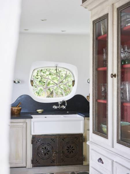 House built in the 1970s available for rent for photo shoots in Cannes, FRANCE