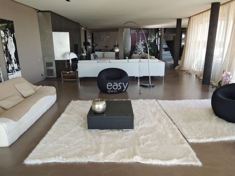 How to effectively find and select a perfect movie set location in Marseille city