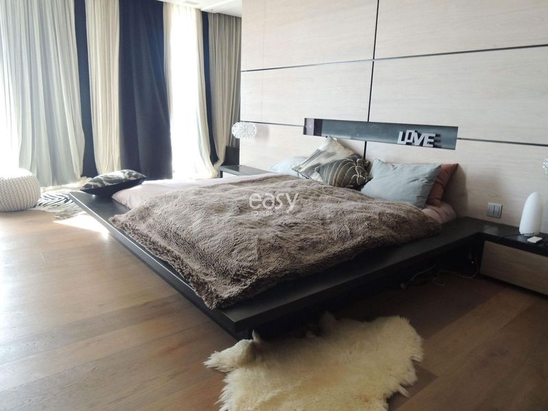 finding a suitable and ideal filming location in the city of Marseille