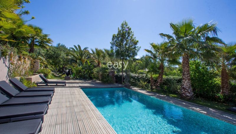 Location venue for filming featuring a swimming pool in Saint Tropez 83