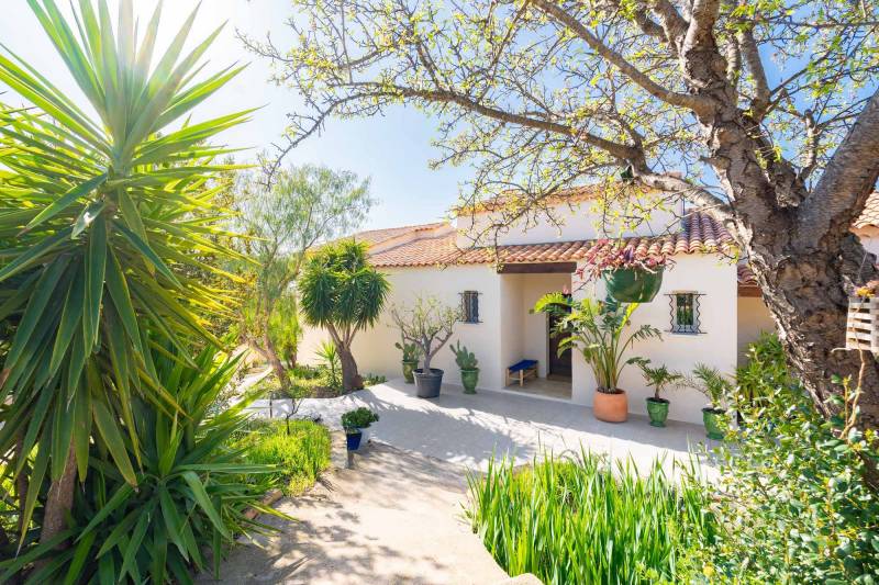 location of the photo shoot in the beautiful sunny south of France