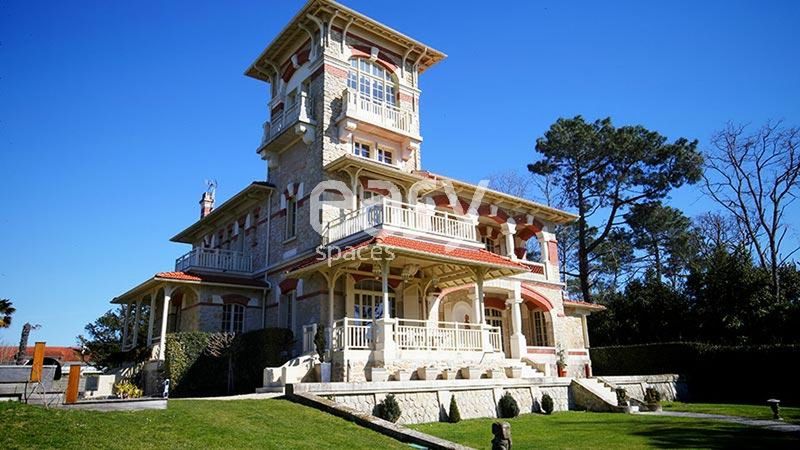 rental of a villa for hosting a corporate seminar or business event in FRANCE