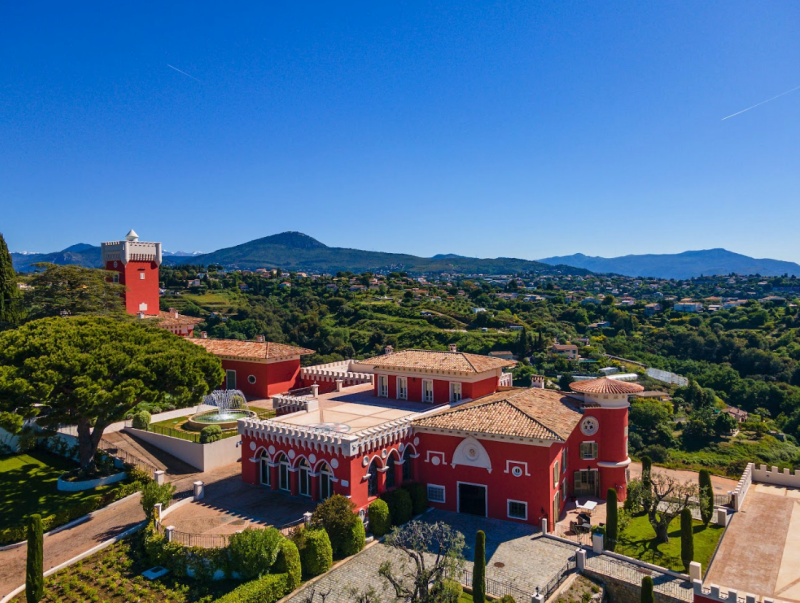 renting a venue for a photoshoot in Nice