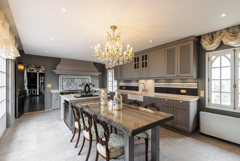 shooting location on the French Riviera