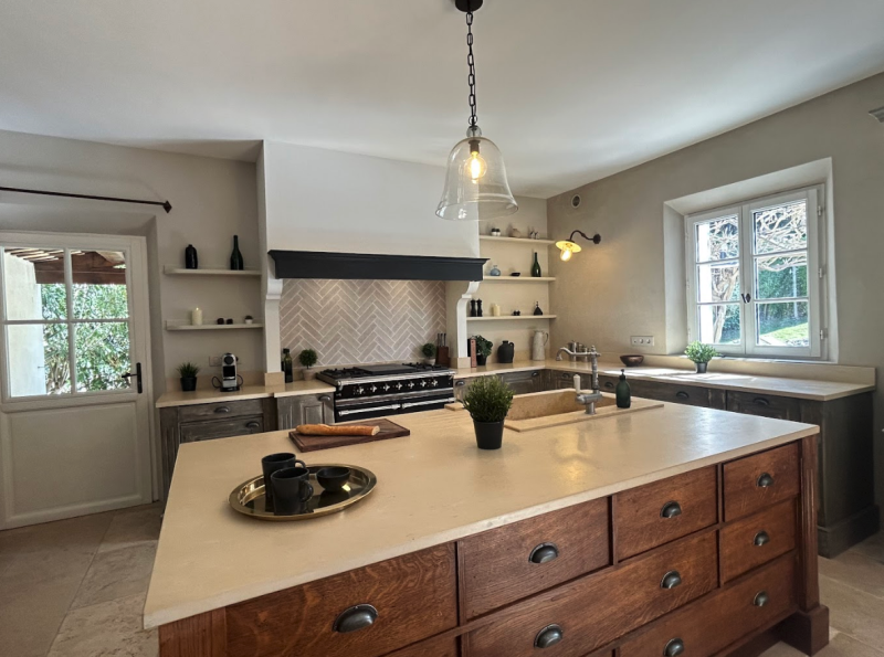 House with garden for photoshoot in the south