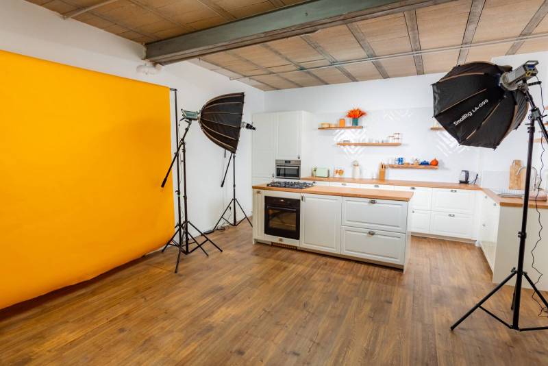 fully equipped kitchen for rent for TV set in Paris