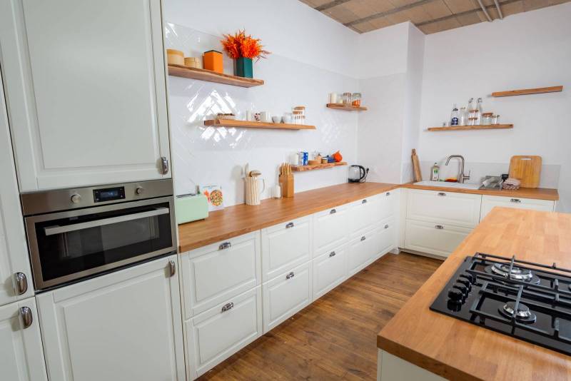 rent a fully equipped kitchen for recipe filming in Paris