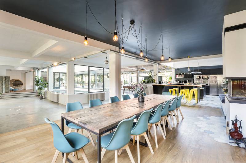 Industrial style loft available for rent in Paris for professional photo shoots and creative projects