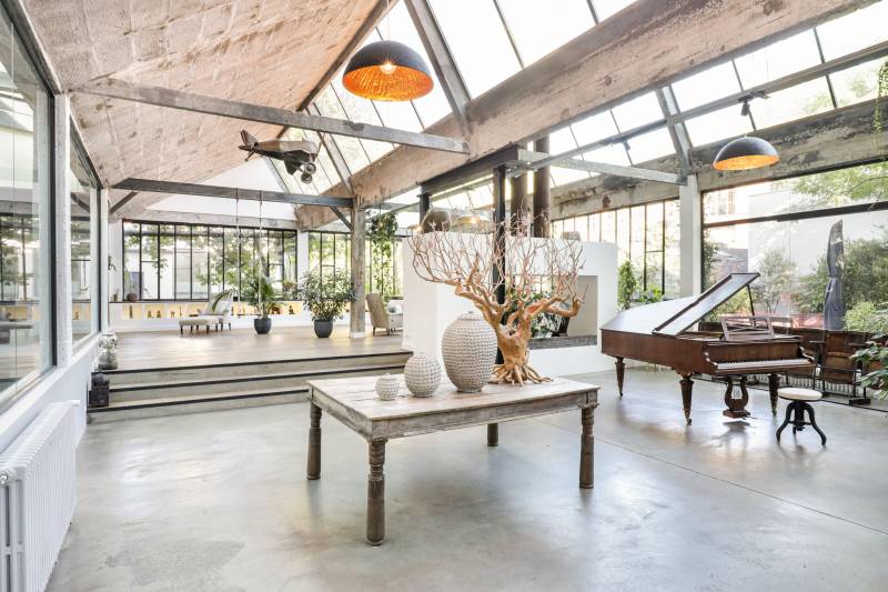 Industrial style loft available for rent in Paris, France, perfect for professional photo shoots and creative projects