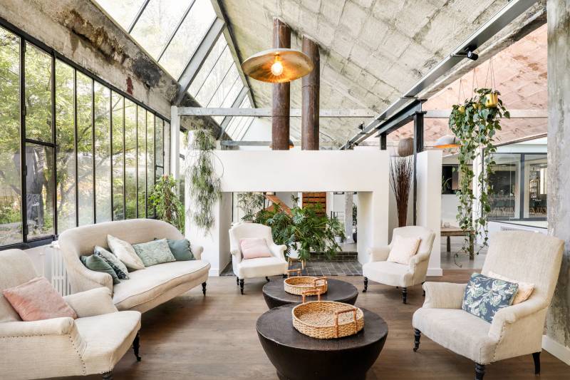 renting an industrial loft for filming purposes in Paris, France