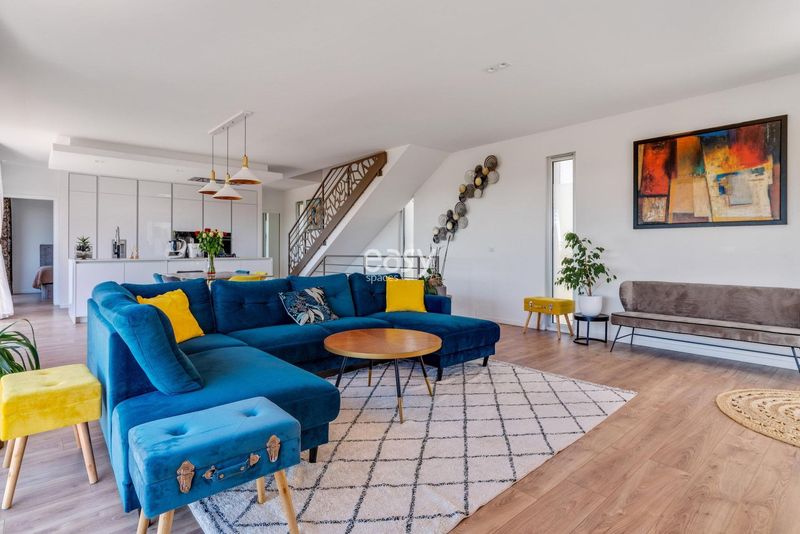 Villa in France available for exclusive private rental for professional photo shoots in Paris