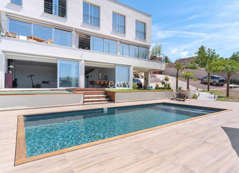 photoshoot location near Paris, France with beautiful scenic surroundings ideal for professional photography