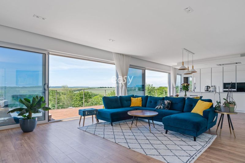 Filming location situated near the capital city of France, Paris