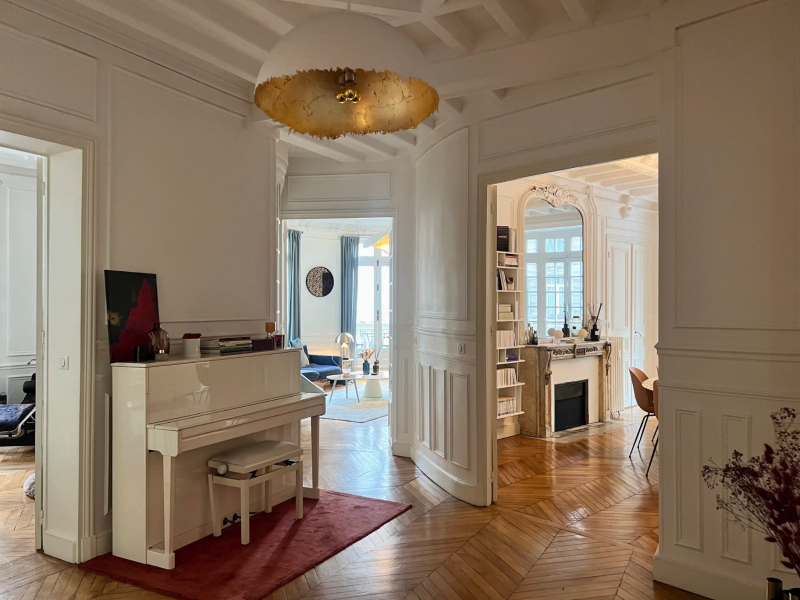 filming location situated in the very heart of central Paris, FRANCE