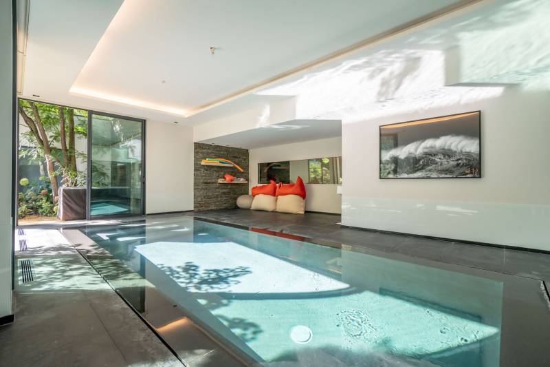 villa with swimming pool available for event hosting in the Paris area, FRANCE