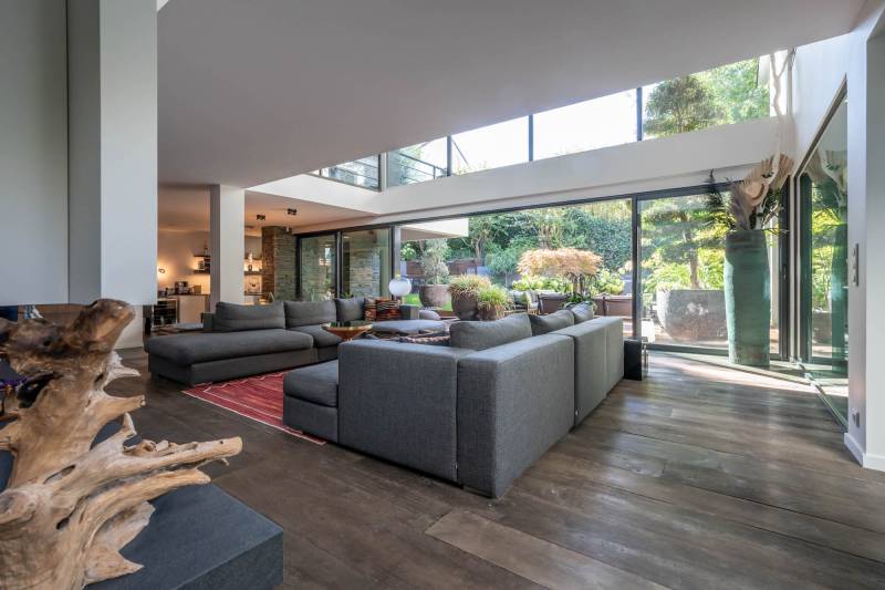 Contemporary villa available for event rental in Paris, FRANCE with modern amenities