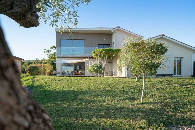 rent my house for photo shooting purposes in FRANCE