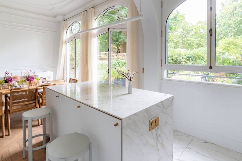 renting an apartment located in the very heart of Paris, FRANCE, specifically intended for professional photo shoots and photography sessions