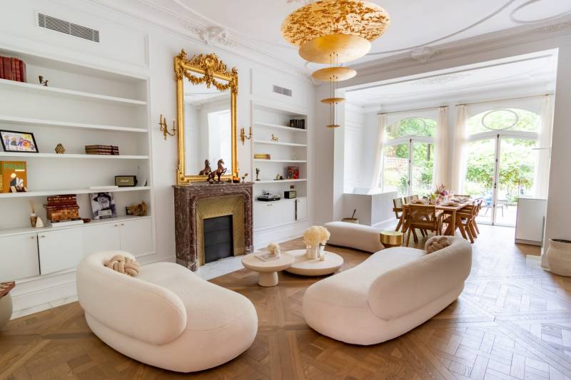 Haussmann-style apartment specifically available for professional photo shoots in Paris, France