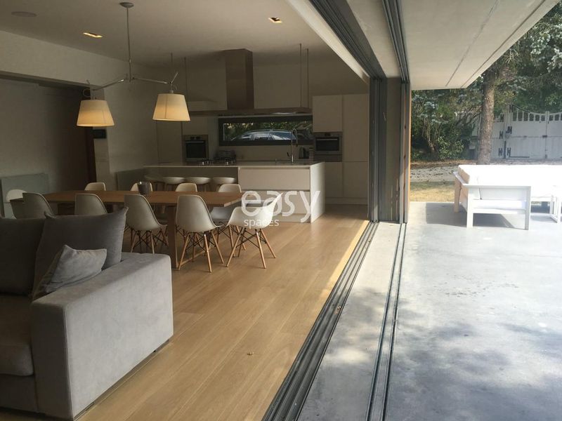 Contemporary modern house available for rent for photo shooting in FRANCE 75