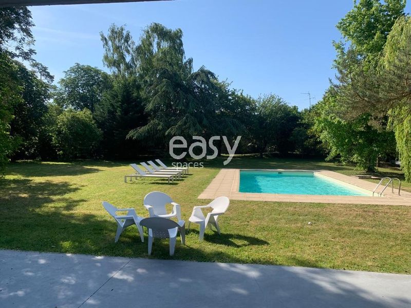 shooting location with swimming pool in the region of Île-de-France, FRANCE