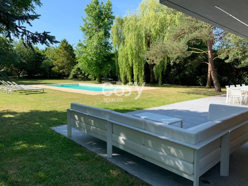 House for Film Shooting with Swimming Pool Located in Paris, France