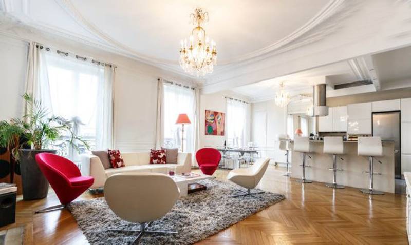rent a Haussmann-style apartment for an event in Paris